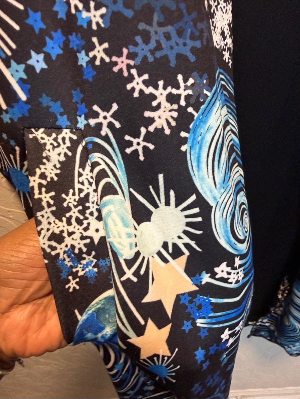 Women's Black Space-Print Long lightweight Coat - Picture 4 of 6